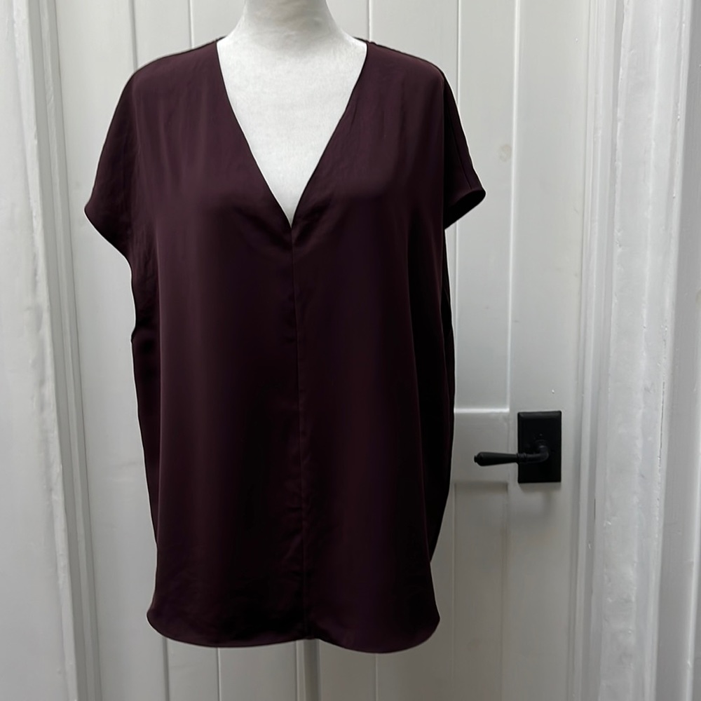 R Label Women’s V-Neck Sleeveless Blouse